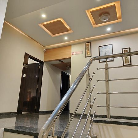 Hotel Sahyog & Rooms Сурат Екстериор снимка