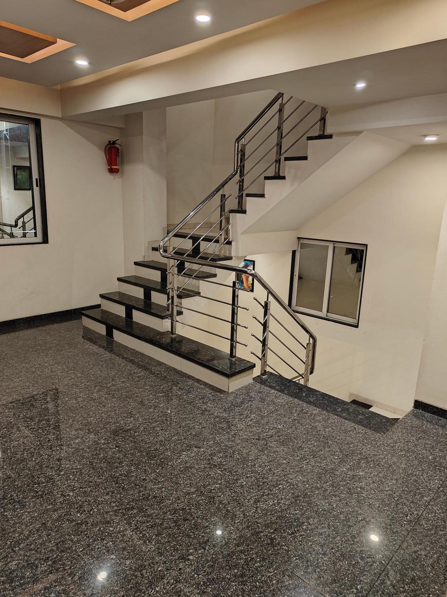 Hotel Sahyog & Rooms Сурат Екстериор снимка