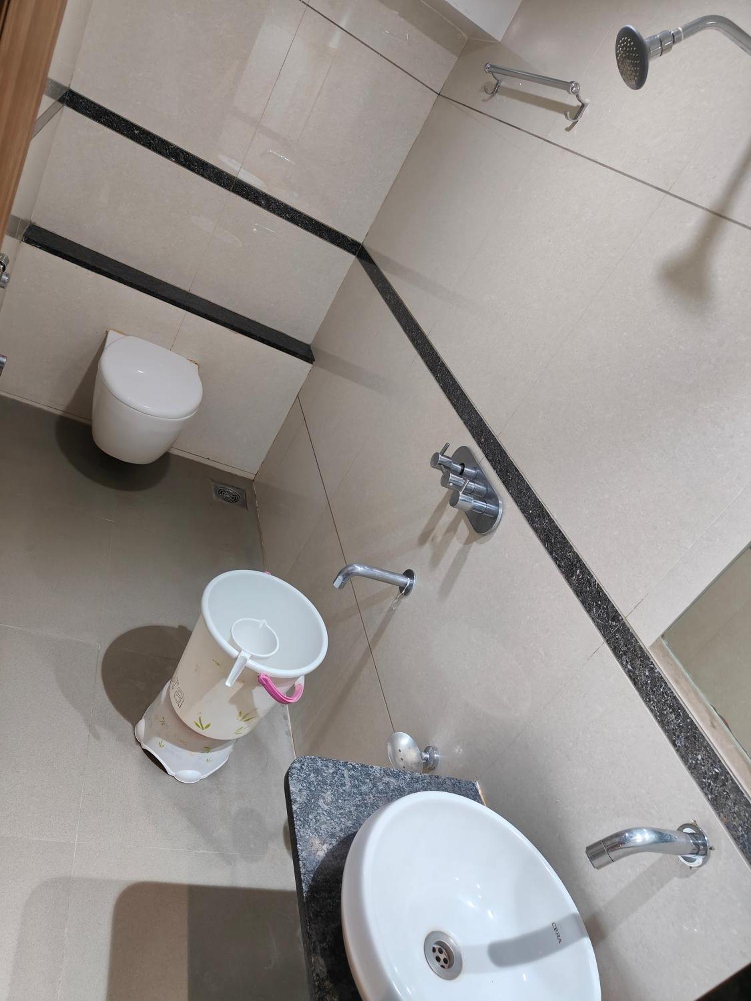 Hotel Sahyog & Rooms Сурат Екстериор снимка